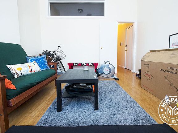 2nd image of 581 Franklin Ave APT 1