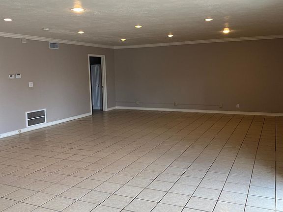2nd image of 1403 Nederland Ave