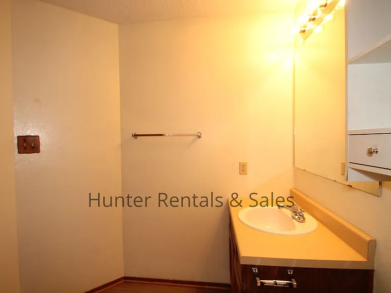 2404 Windmill Dr — Photo 14