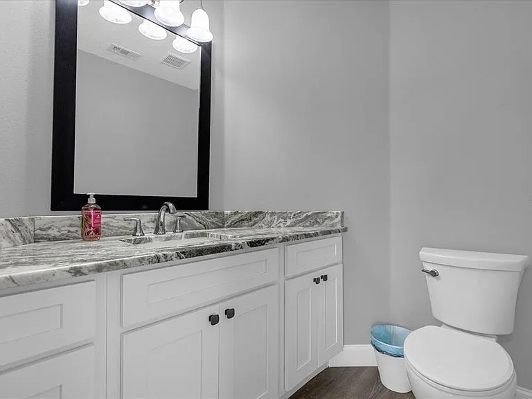 2820 Smithfield Dr — Photo 14