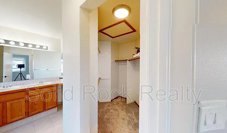 8450 Camfield Cir — Photo 16