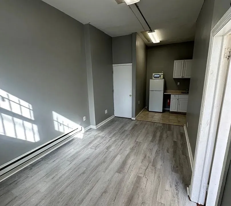 8906 W Chester Pike
