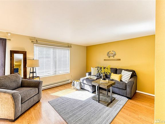 3rd image of 690 NW Atalanta Way APT B4