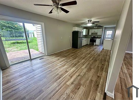 4th image of 6120 Santa Fe Dr