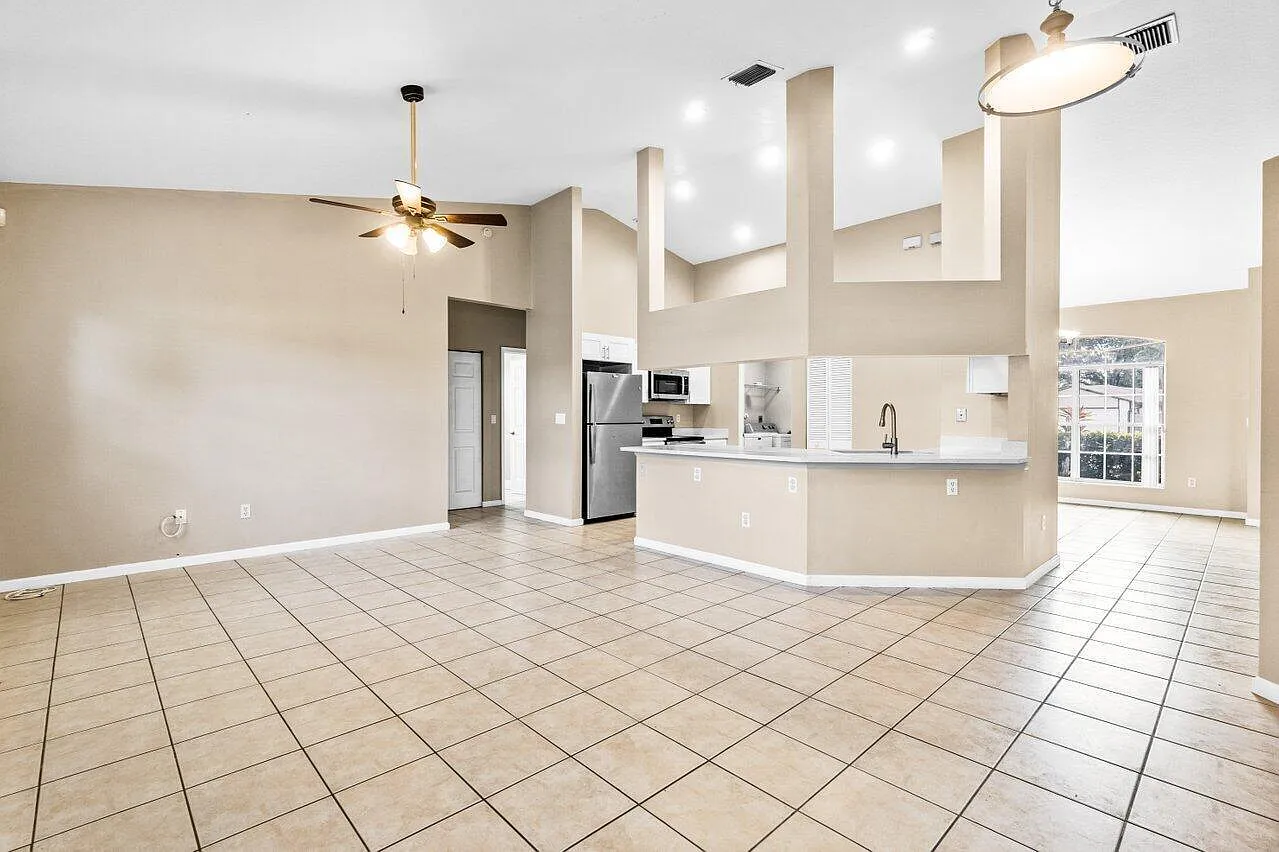 3 bed, 2.0 bath, 1881 sqft, $3,400 — Photo 4