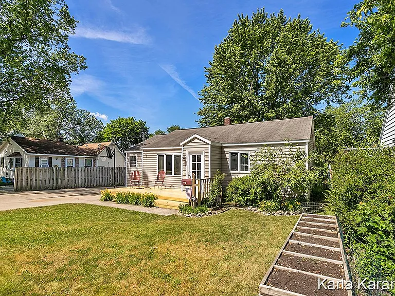 343 Elizabeth St — Photo 1