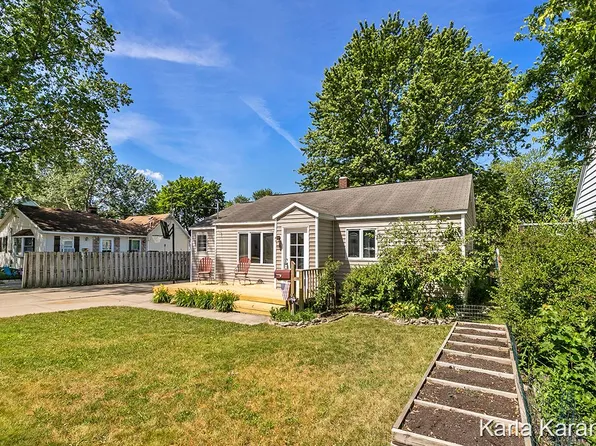 343 Elizabeth St, Rockford, MI 49341