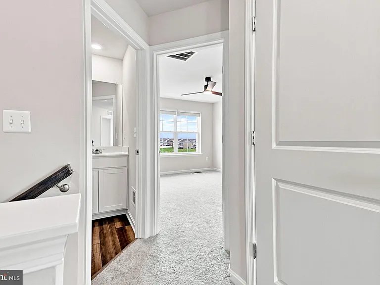 417 Seeback Dr — Photo 42