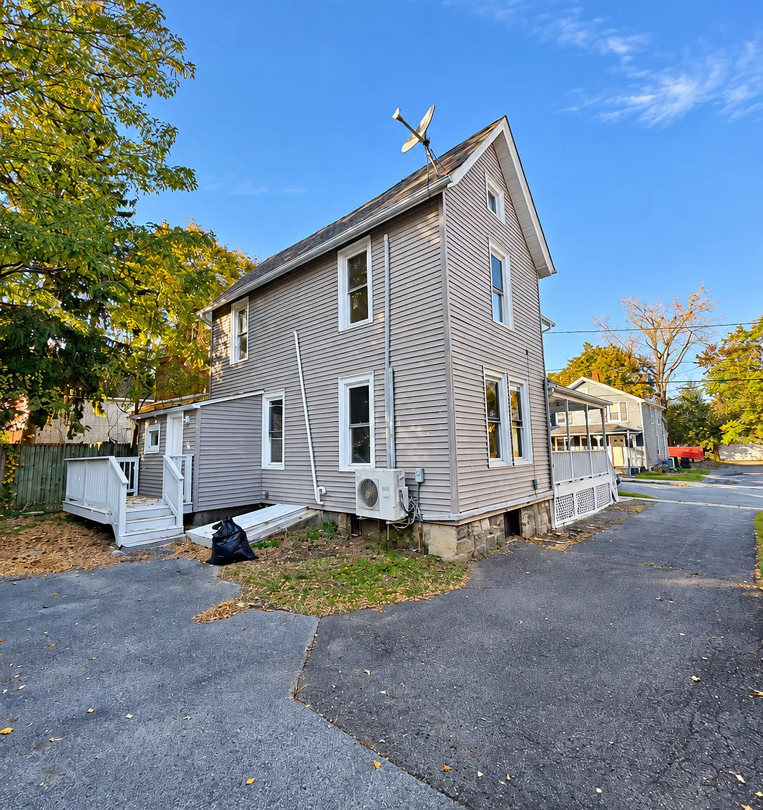 3 bed, 1.5 bath, 1420 sqft, $2,900 — Photo 4