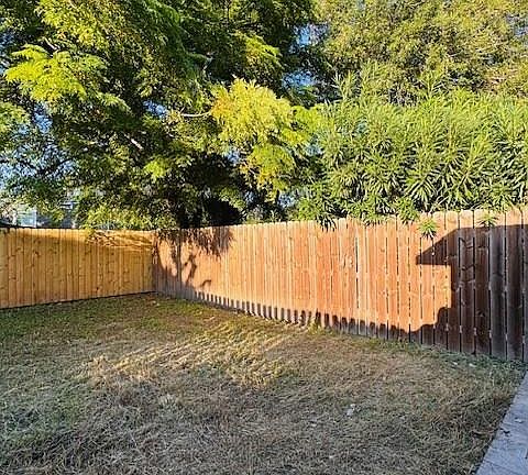3rd image of 6841 Tallowood Cir