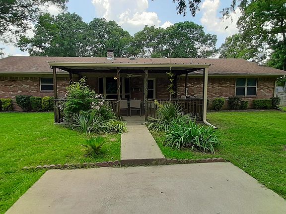 3rd image of 407 Pine Cir