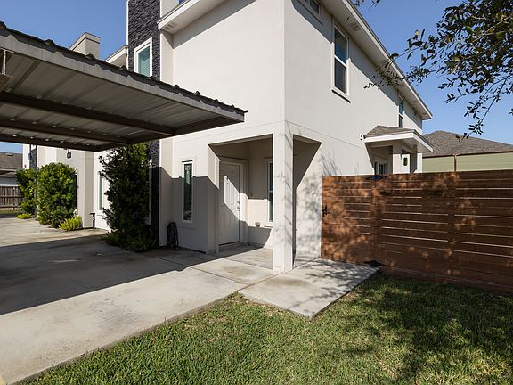 4th image of 1021 E La Cantera Ave APT 4