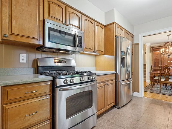 5th image of 432 S 10th St