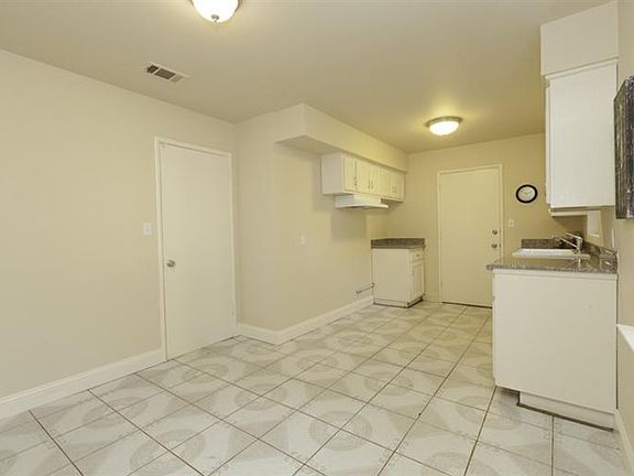 4th image of 3949 N Crystal Ave