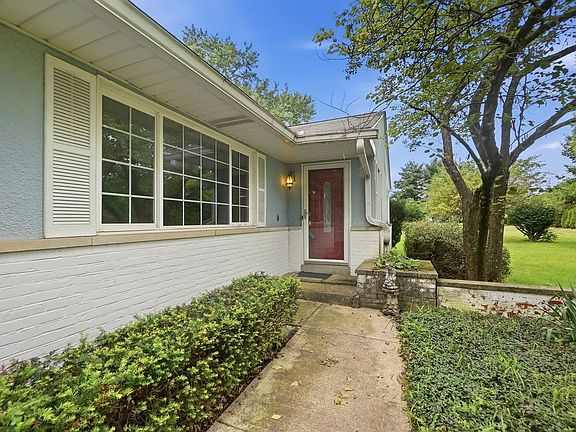 5th image of 3735 W Henderson Rd