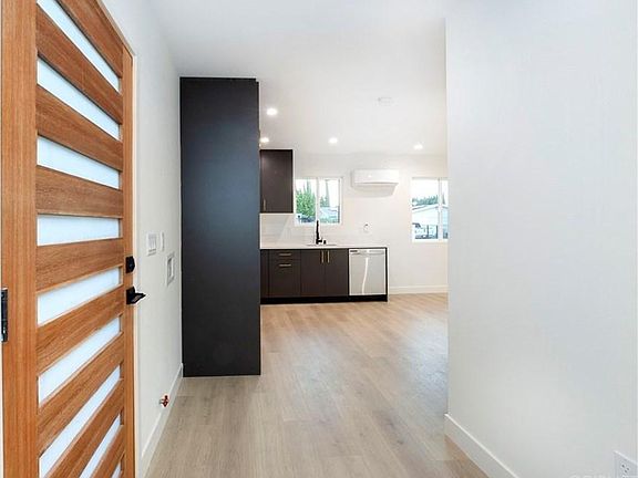 5th image of 6318 Zelzah Ave