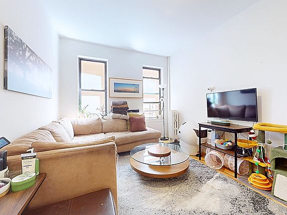 2nd image of 4848 Broadway Ave Unit 1F