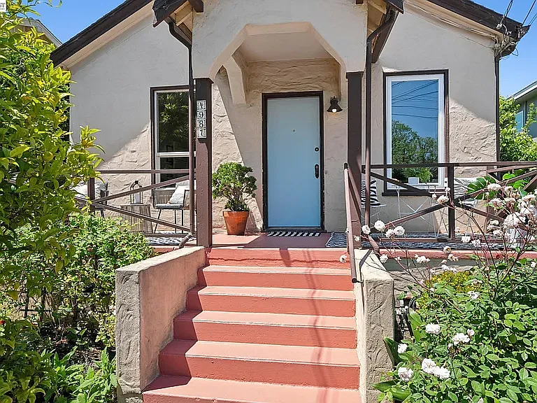 4987 Shafter Ave — Photo 2