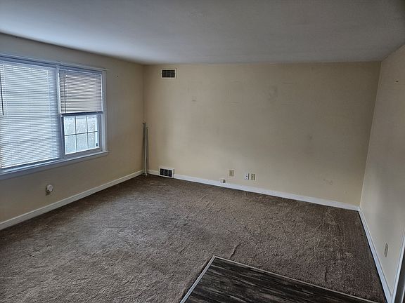 3rd image of 2711 Sheridan Dr #1
