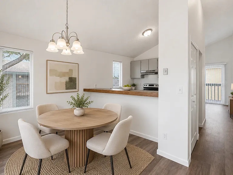 1017 Maple St — Photo 8
