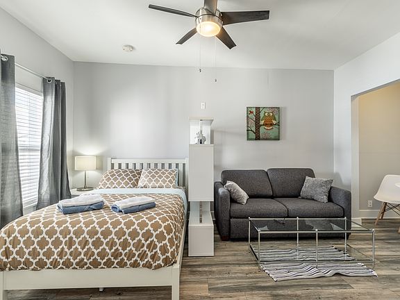 4th image of 1821 S Main St #400
