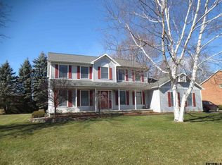 8 Googas Rd, Slingerlands, NY 12159