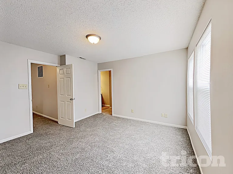 8007 States Bend Dr — Photo 7