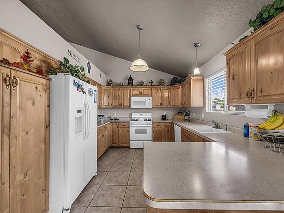 4th image of 1190 N Horsemans Park Dr