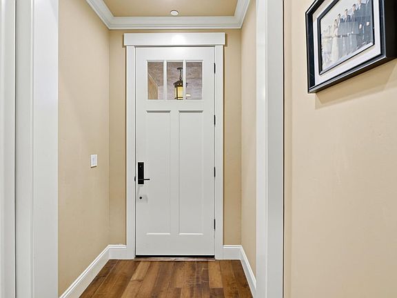 5th image of 1008 Riverside Dr