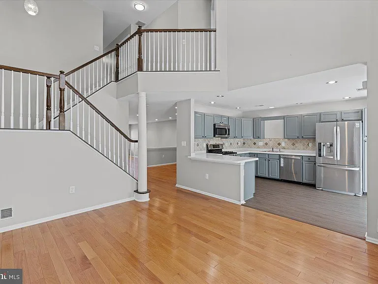 302 Wellington Park Dr — Photo 11