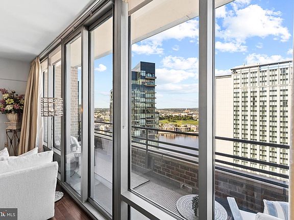 4th image of 675 President St Unit 2601