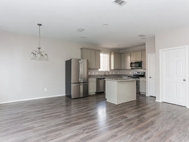 1724 Gayla Creek Dr — Photo 5