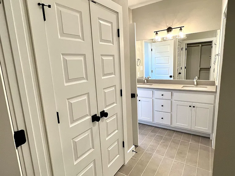 216 E 20th St #216 — Photo 15