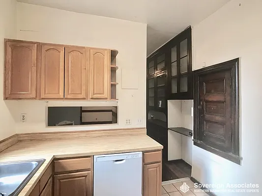 Rented by Sovereign Associates | media 12