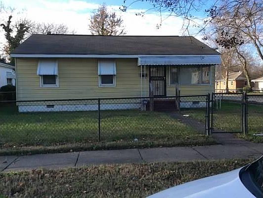 1st image of 2335 Courtney Ave
