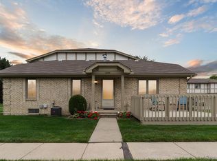 42059 Queen Victoria Ct, Clinton Township, MI