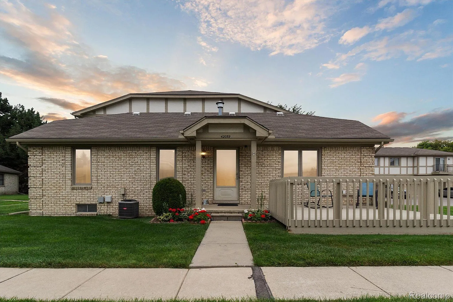 42059 Queen Victoria Ct photo 1