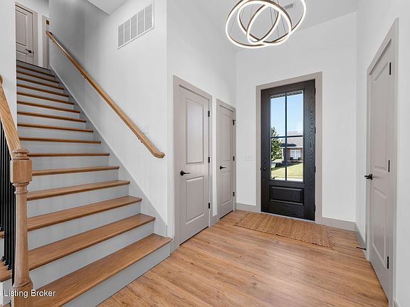5th image of 801 Thorndale Way