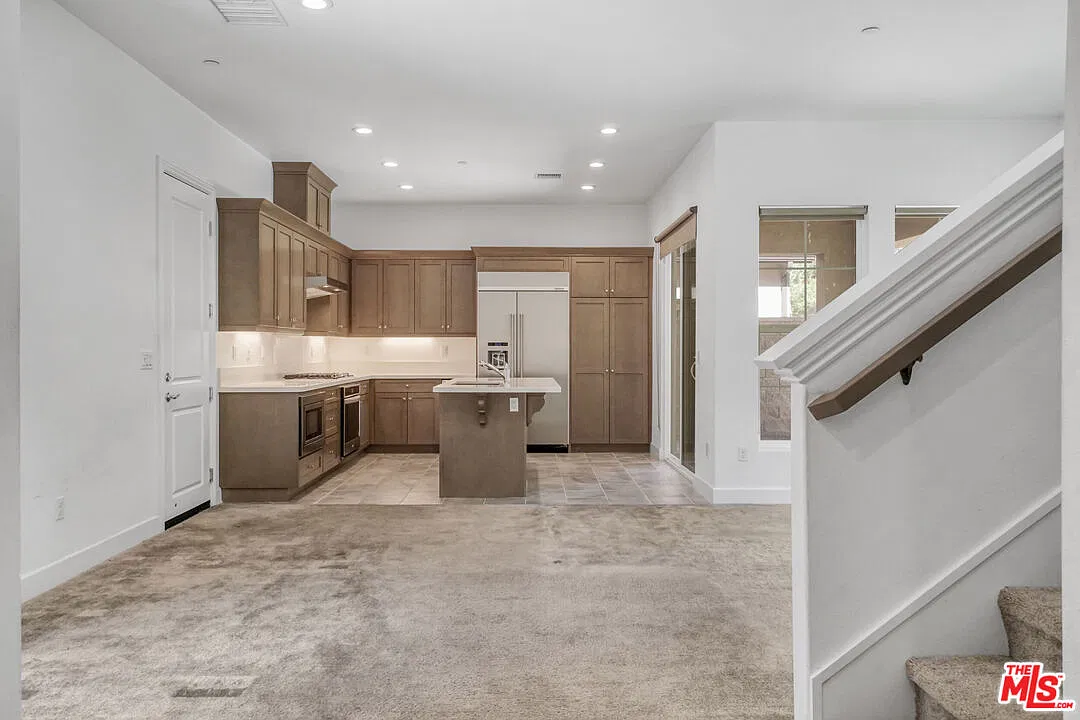 4 bed, 3.0 bath, 2050 sqft, $5,000 — Photo 4