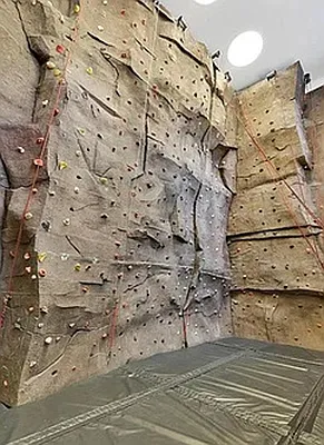 Rented by A & I Broadway | media 18