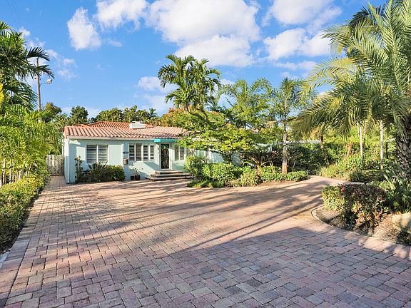 Front w/circular drive