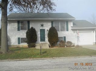 1110 Hall Dr W, Jacksonville, IL 62650