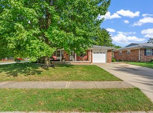 2 Oakmont Ct, Beech Grove, IN 46107
