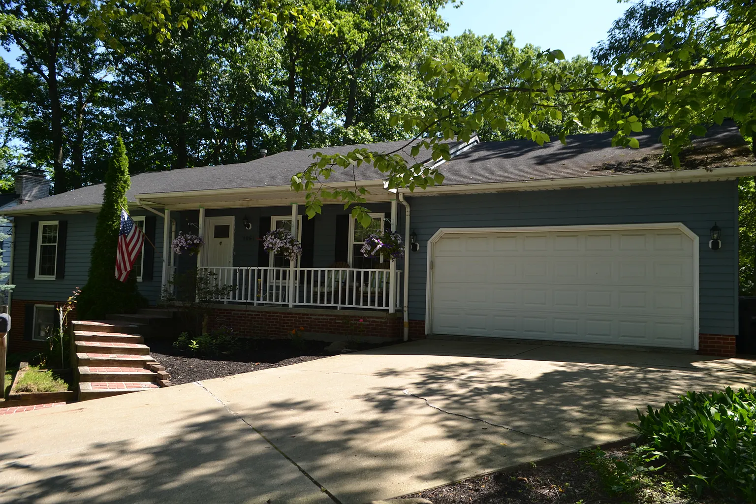 1051 Richmond Rd photo 1