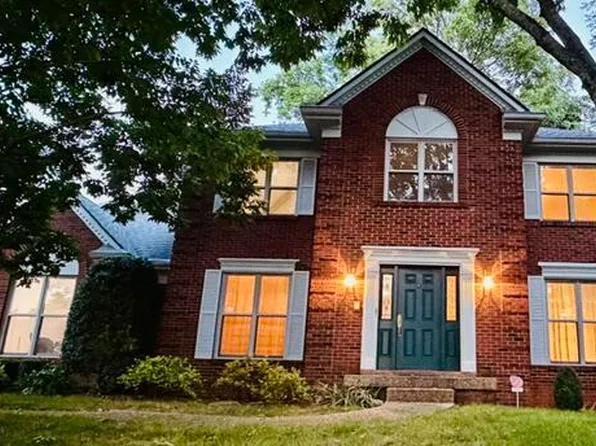 703 Foxgate Rd, Louisville, KY 40223
