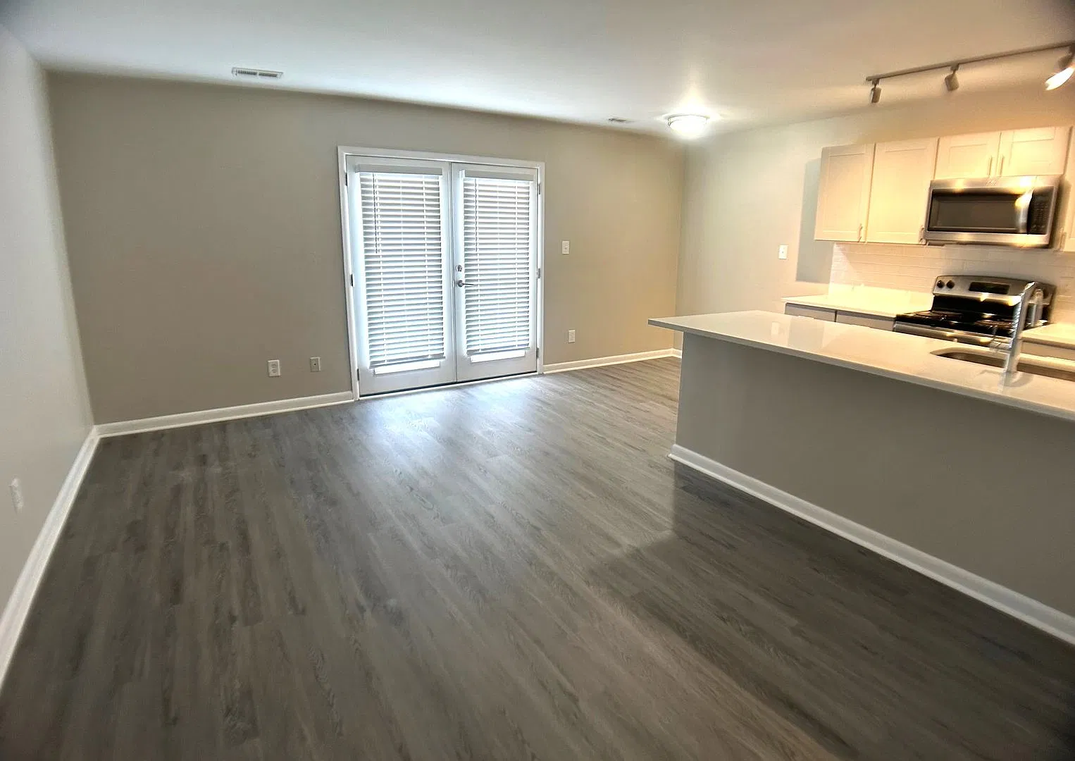 STATE102 — Photo 3