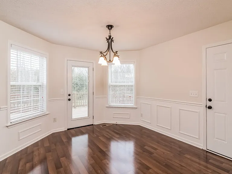 1907 Stoney Meadow Dr — Photo 3