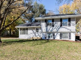 6305 Iltis Dr, Urbandale, IA 50322