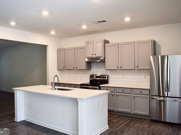 5th image of 541 Ruths Dr