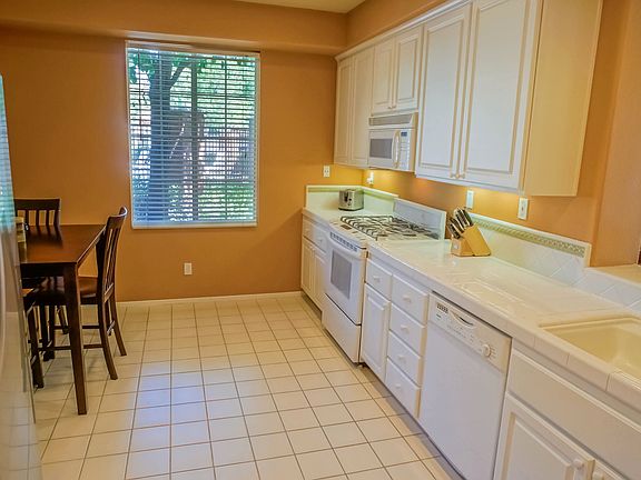 4th image of 28262 Canterbury Ct